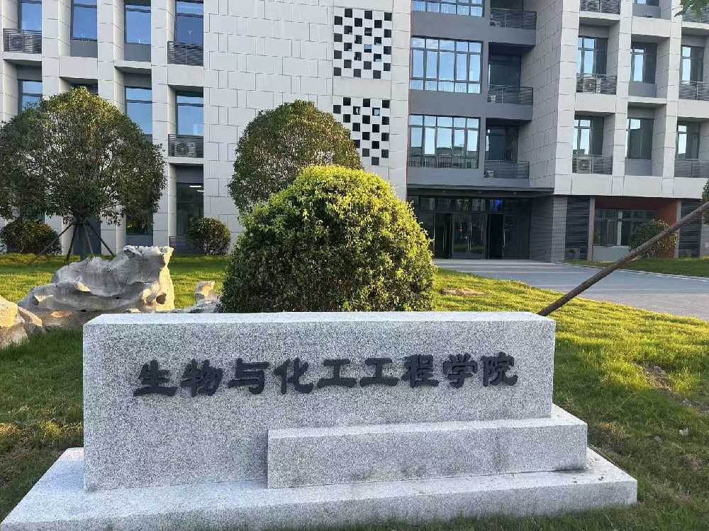章贡区扬州职业大学体育场高杆灯项目
